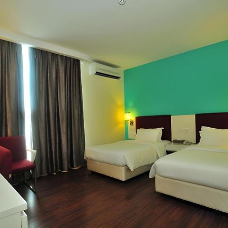 D North Star Hotel & Spa Сандакан Экстерьер фото